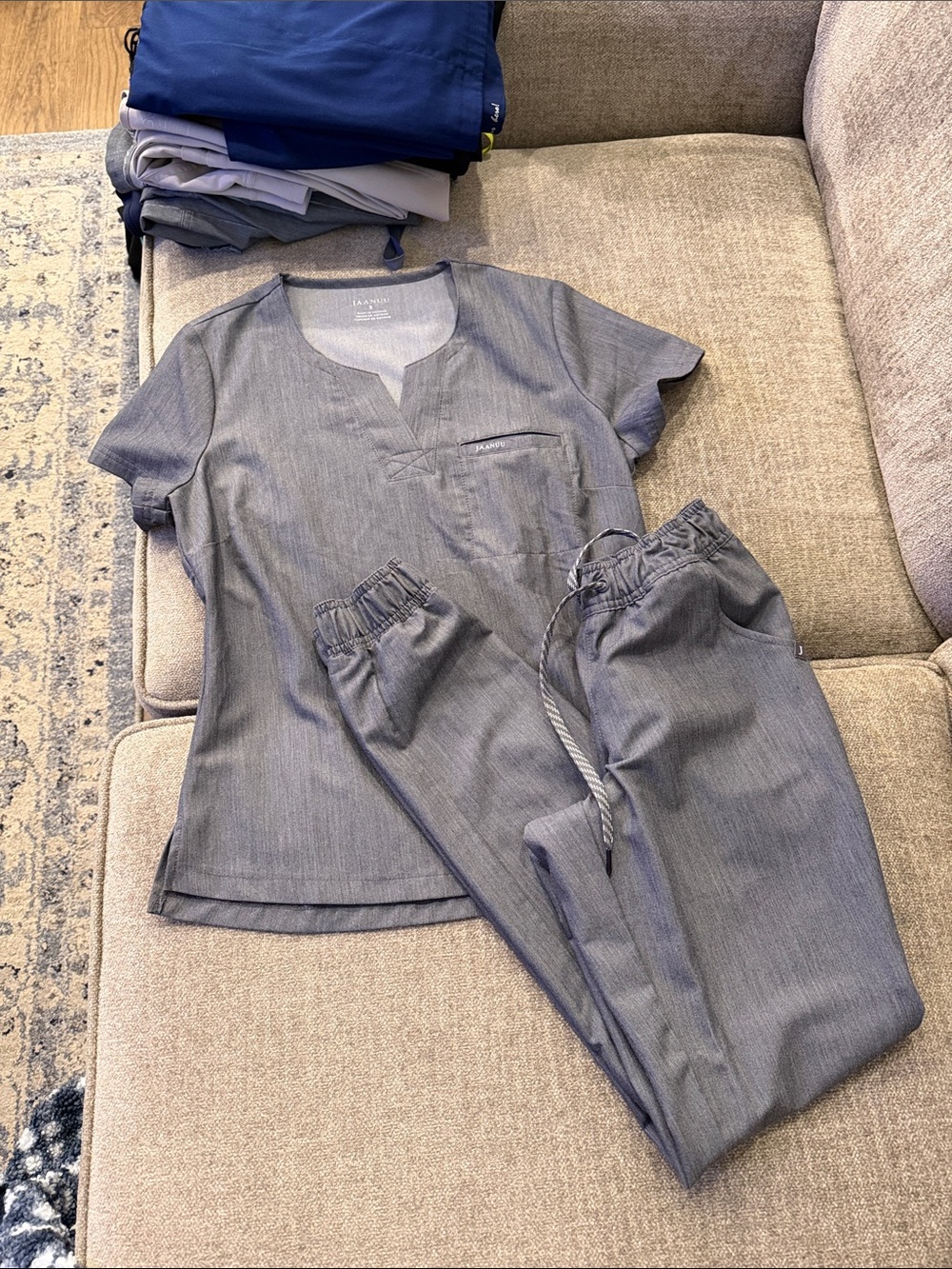 Jaanuu Women's Two-Piece Scrub Set in Heather Gray